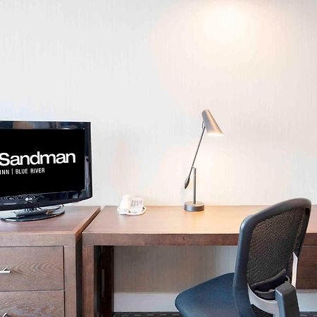 Sandman Inn Blue River Bagian luar foto