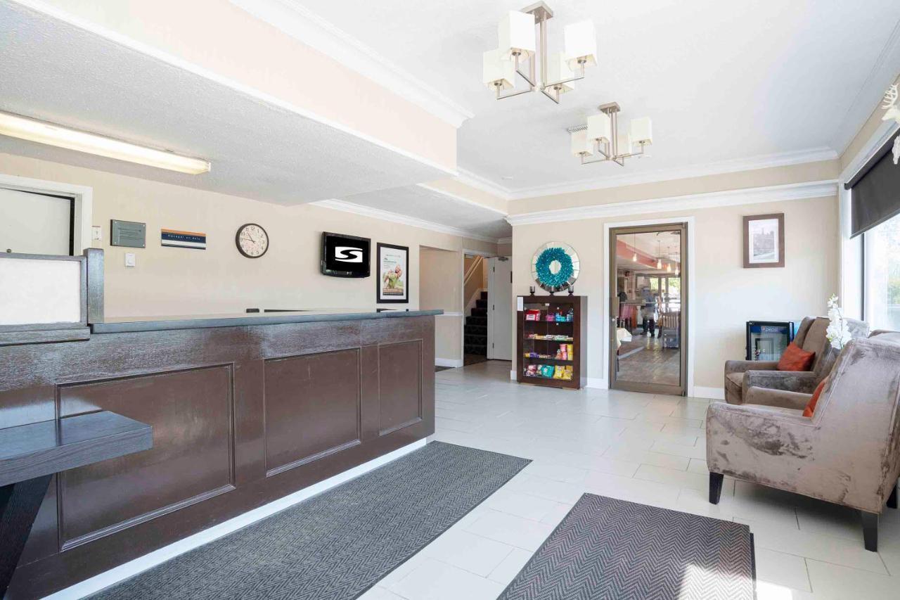 Sandman Inn Blue River Bagian luar foto