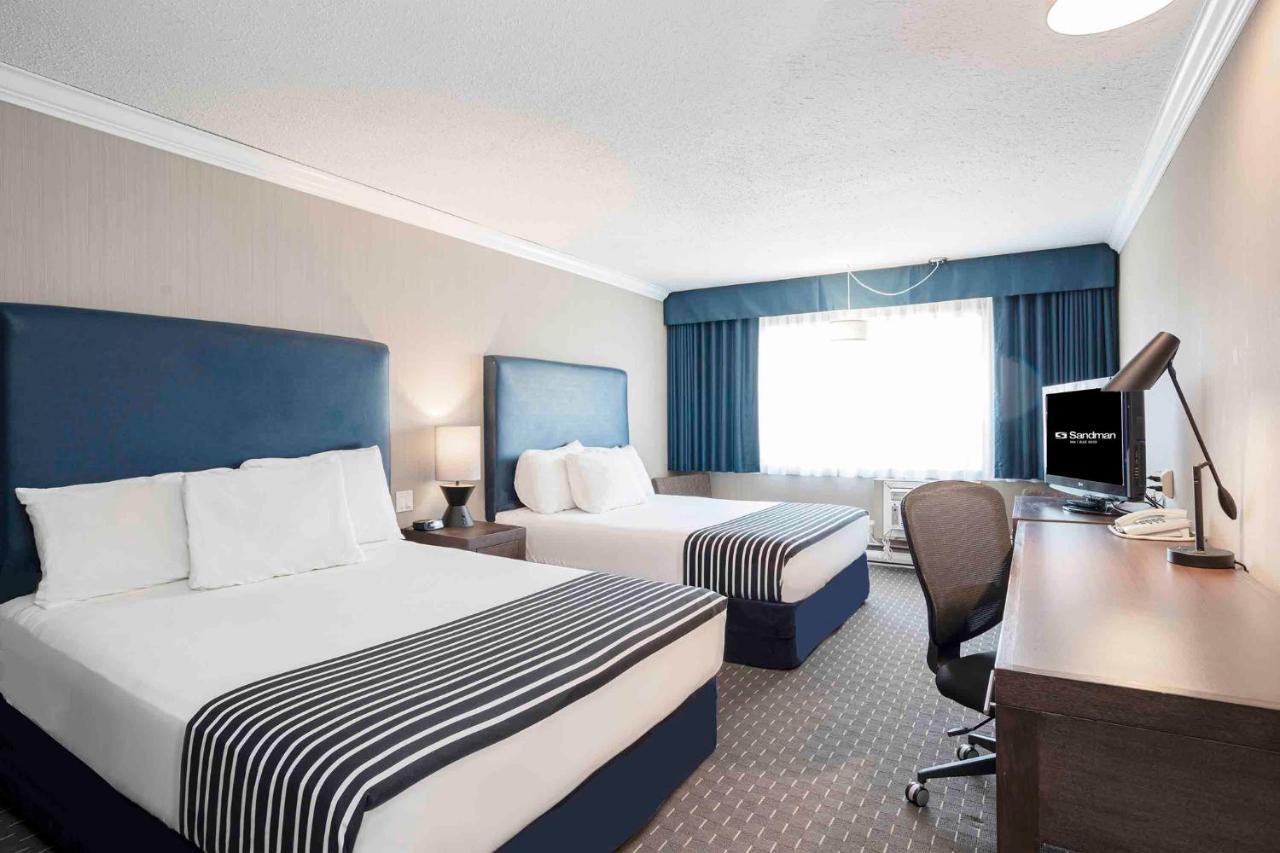 Sandman Inn Blue River Bagian luar foto