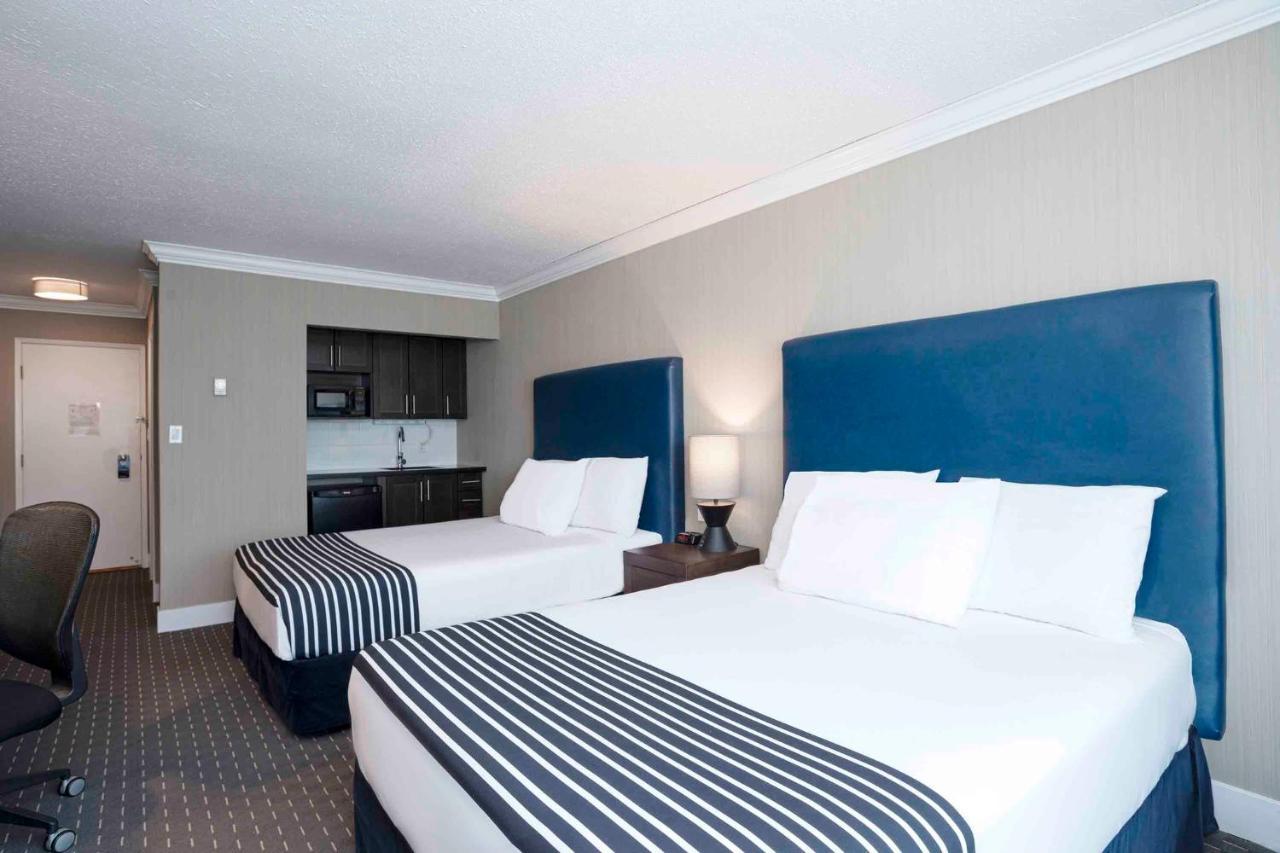 Sandman Inn Blue River Bagian luar foto