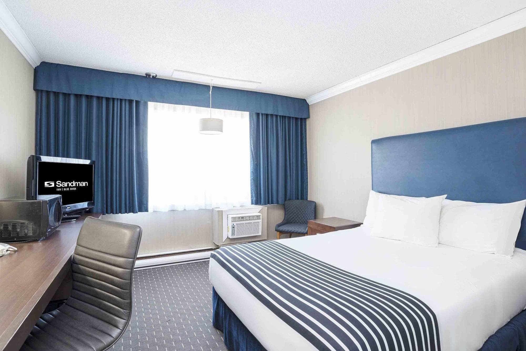 Sandman Inn Blue River Bagian luar foto