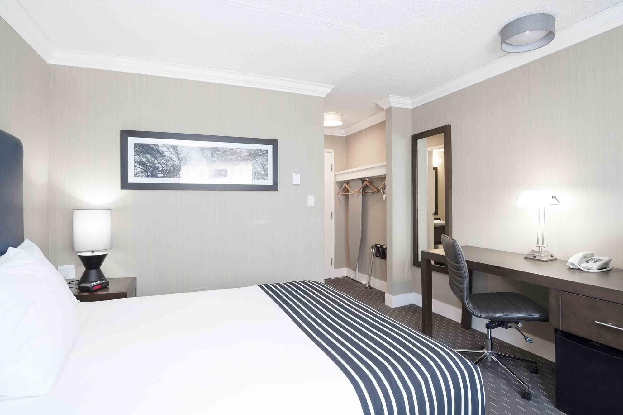 Sandman Inn Blue River Bagian luar foto