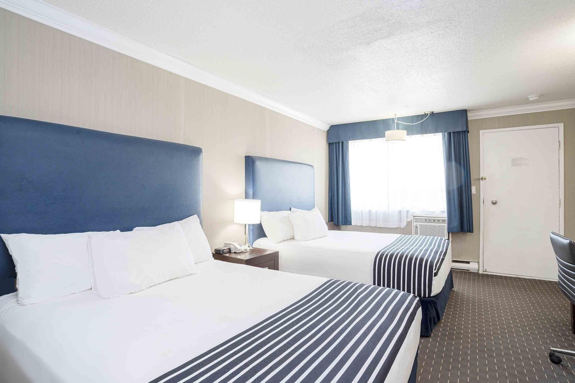Sandman Inn Blue River Bagian luar foto